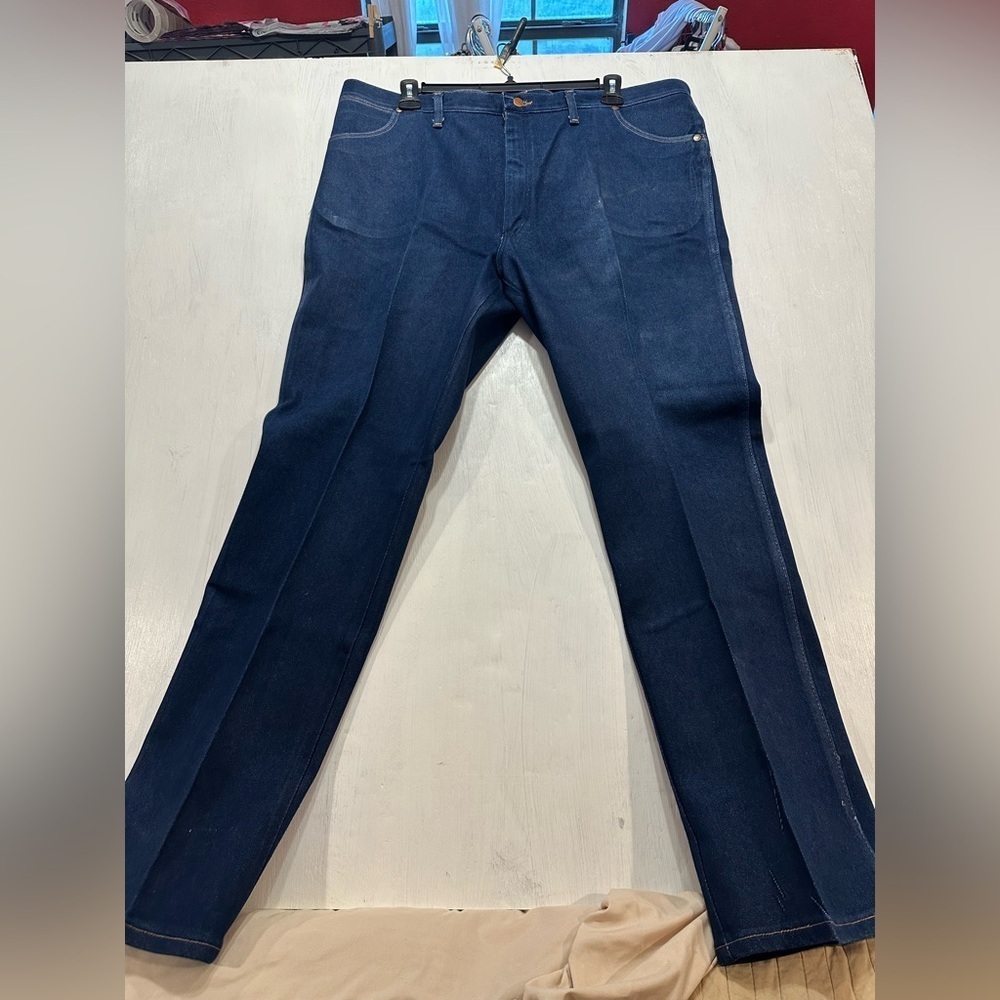 Wrangler Dark Wash Denim Jeans Men’s Size 42x34 Classic Fit Straight Leg USA